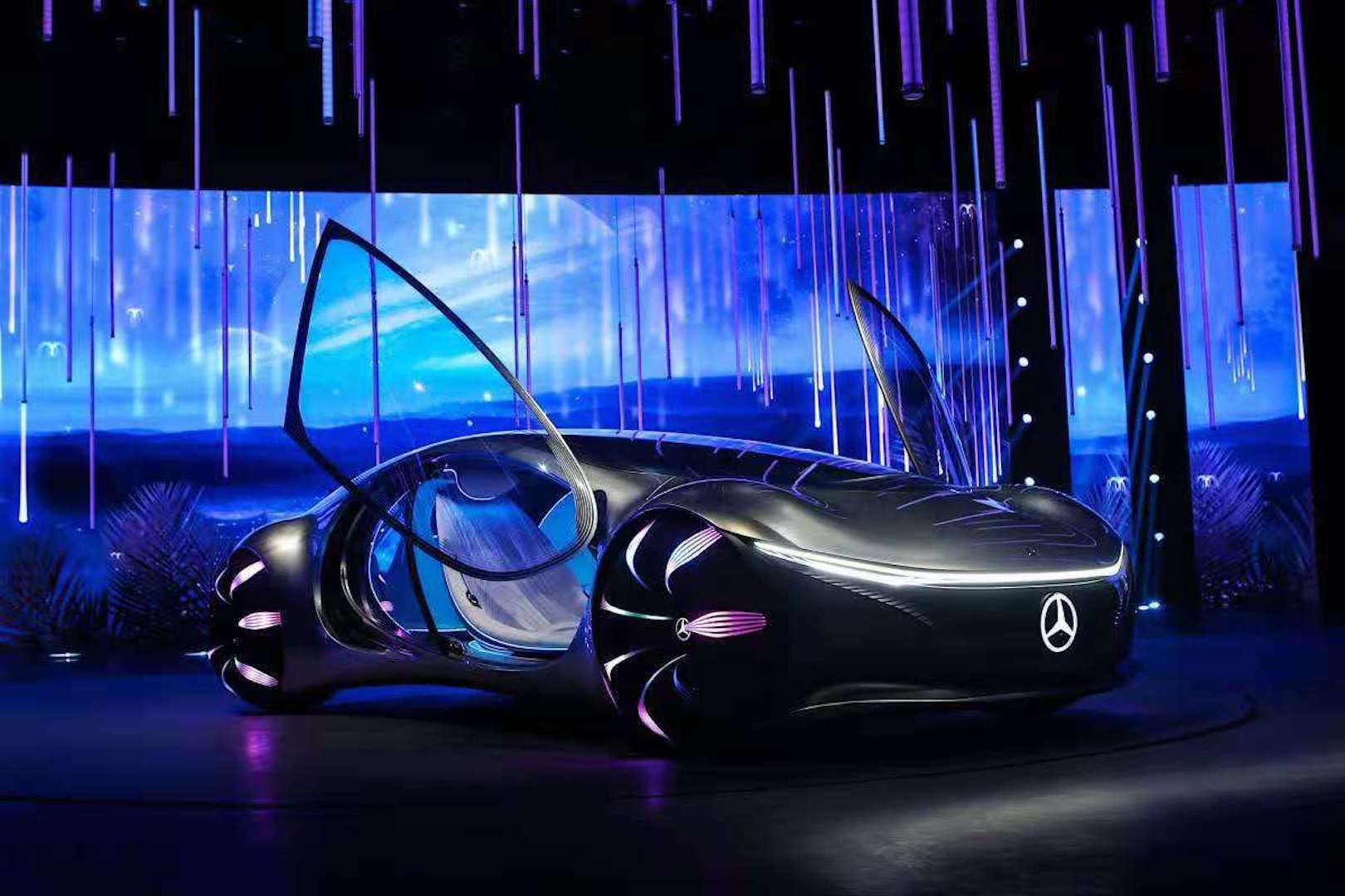 Mercedes-Benz-EQ-NIght-2021-studiorgb-01
