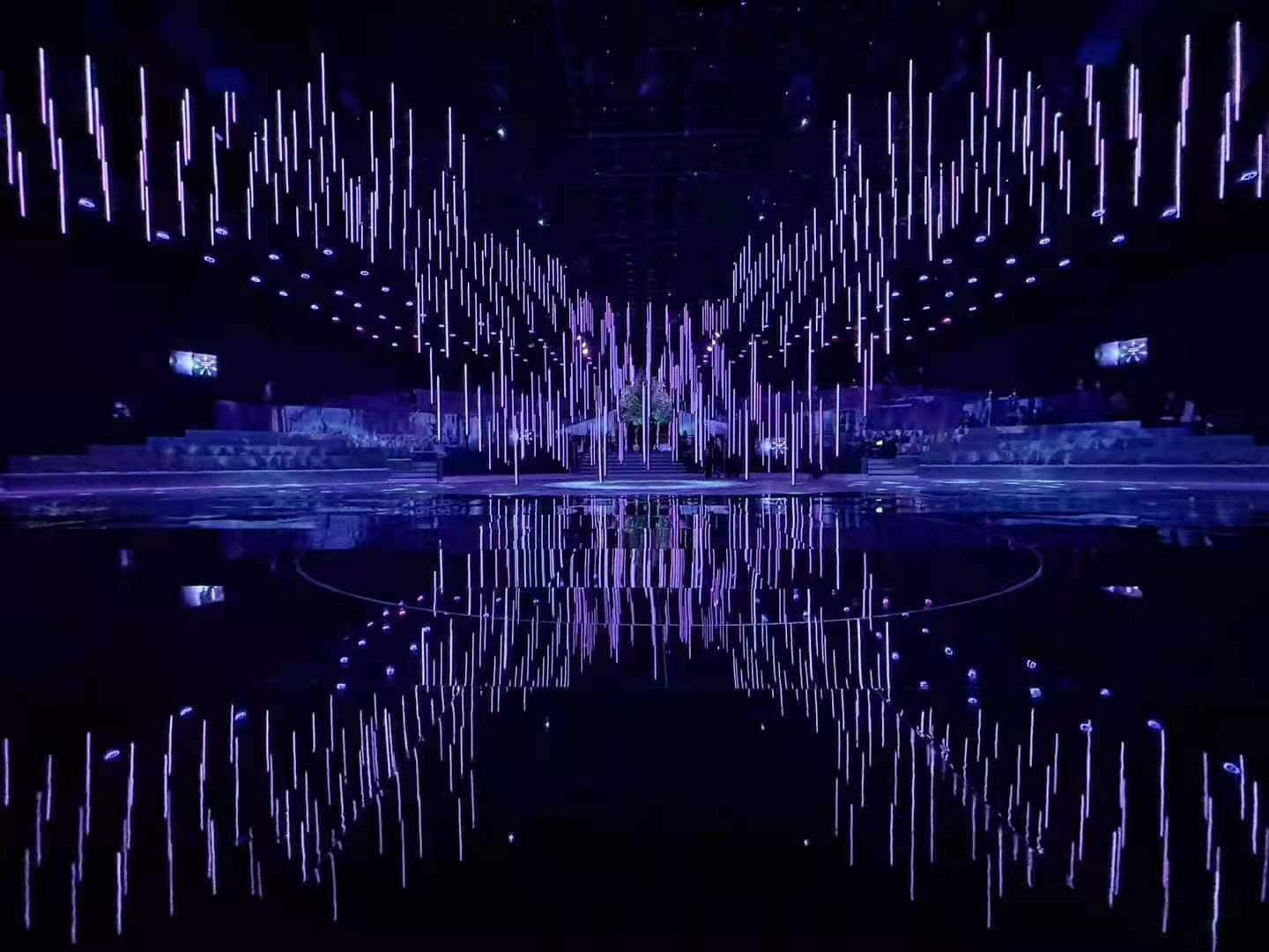 Mercedes-Benz-EQ-NIght-2021-studiorgb-11